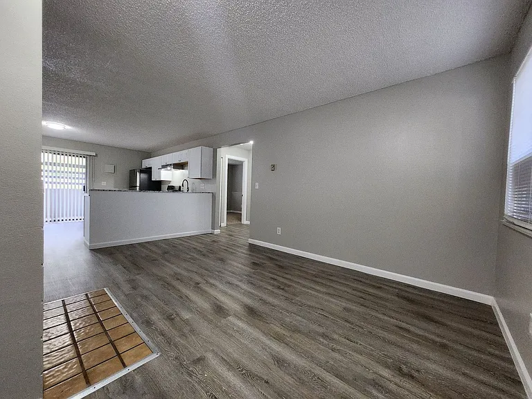 2922 Straus Ln #D — Photo 8