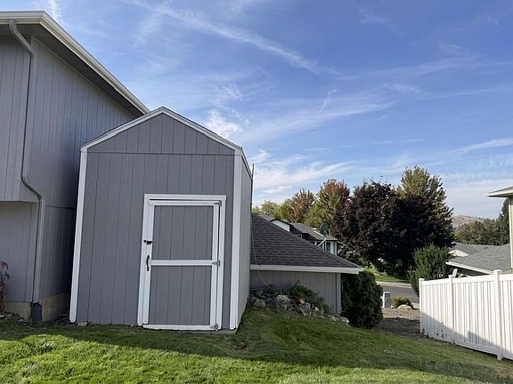 4th image of 1112 Fox Ridge Rd