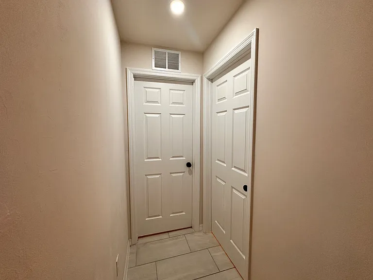 1010 NE 15th Ln — Photo 10