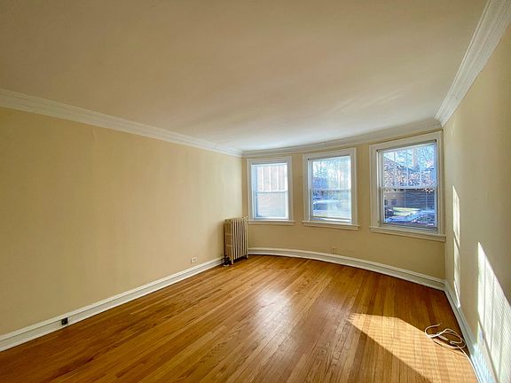 3rd image of 5501 N Sawyer Ave #1S
