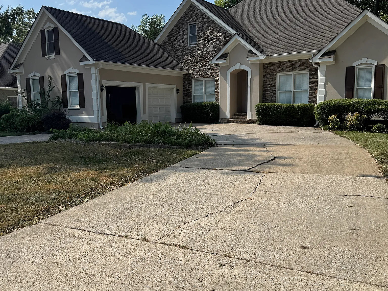 3 bed, 2280 sqft, $2,400 — Photo 1