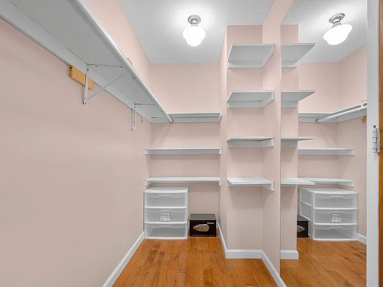141 Great Neck Rd #2G — Photo 31