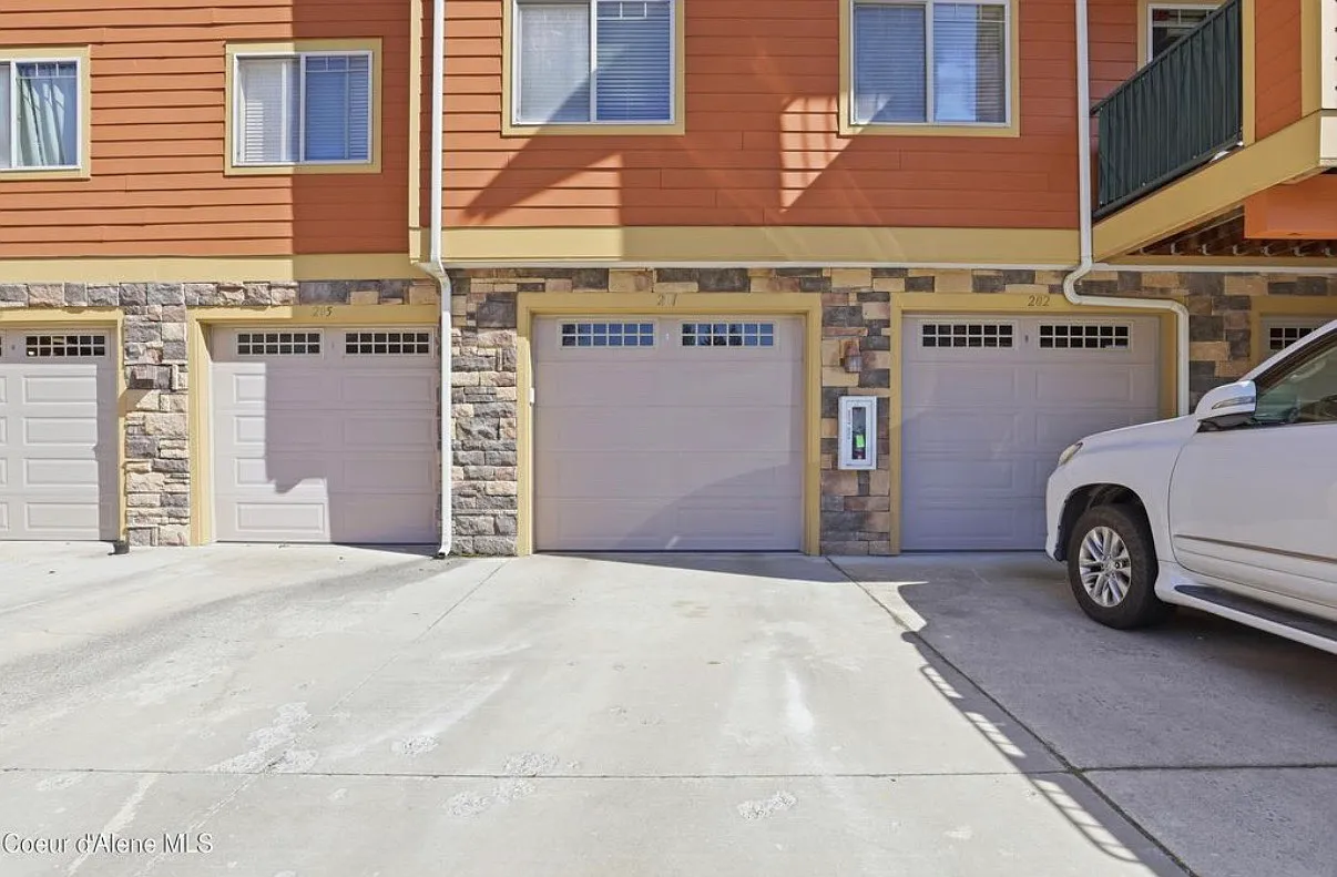 3 bed, 1260 sqft, $1,900 — Photo 3