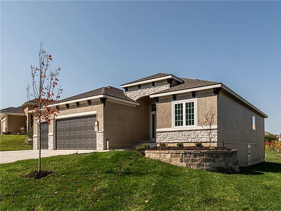 2nd image of 1750 NE Parkwood Dr