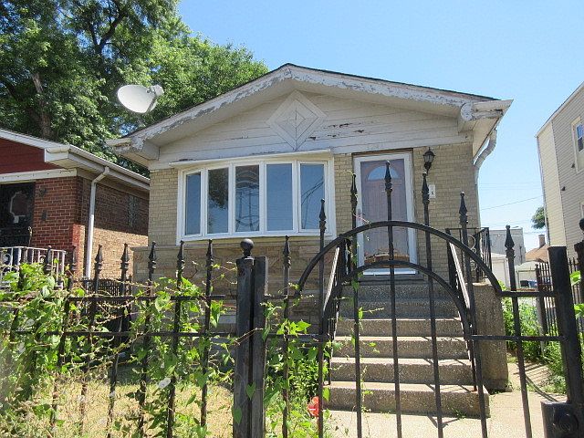 1st image of 3241 N Kedzie Ave