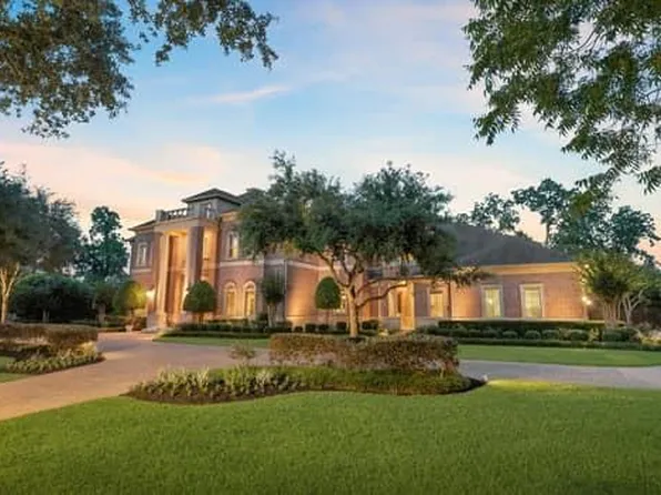 16 Grand Mnr, Sugar Land, TX 77479
