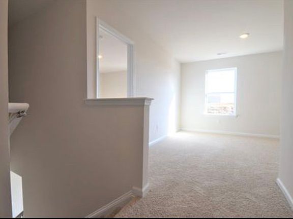 5th image of 492 Fenwick Dr