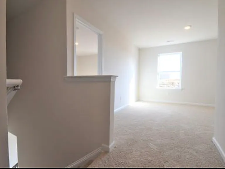 492 Fenwick Dr — Photo 5
