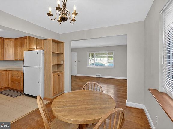 5th image of 6001 Dinwiddie St