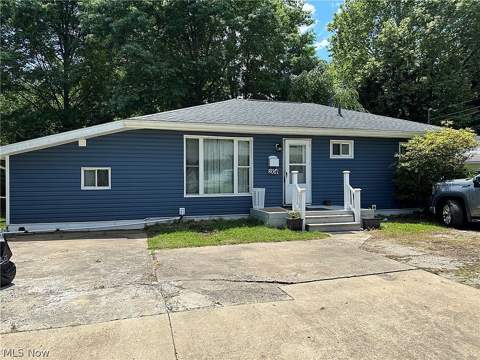 1st image of 2104 42nd St