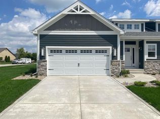 9214 Hickory Pl, Saint John, IN 46373