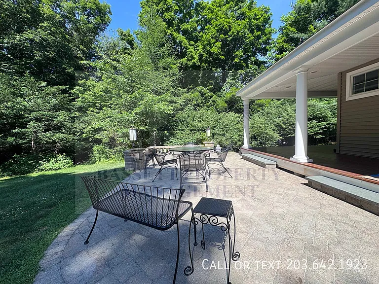 25 Glenbrook Dr — Photo 2