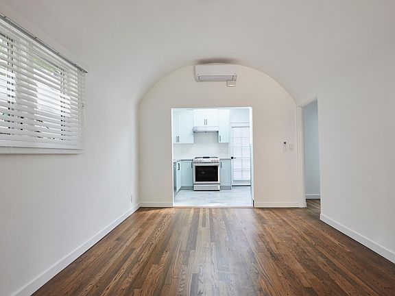 2nd image of 640 Santa Clara Ave #4