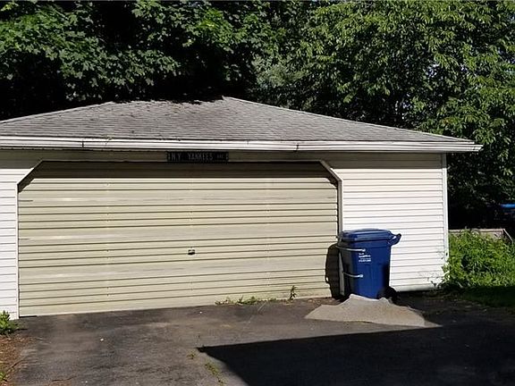 5th image of 134 Peirson Ave