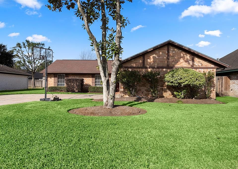 1st image of 305 Temperance Ln