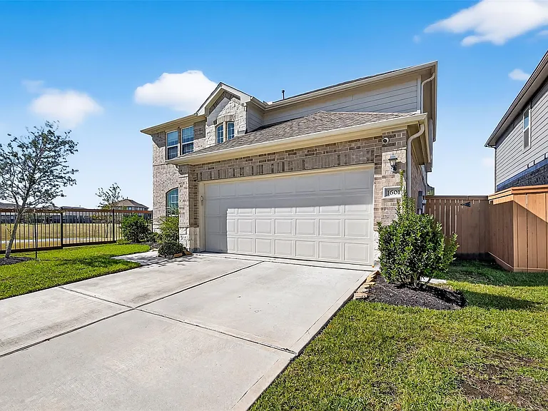 1601 Darwin Cedar Dr — Photo 3