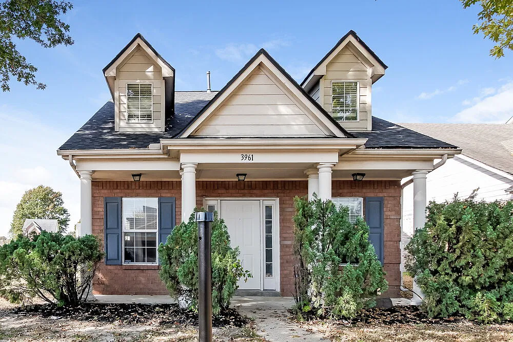 3 bed, 2.5 bath, 1644 sqft, $1,905 — Photo 1