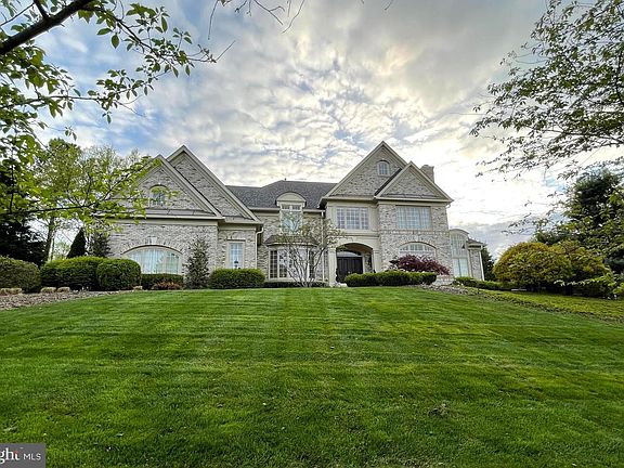 2nd image of 1156 Fieldview Dr