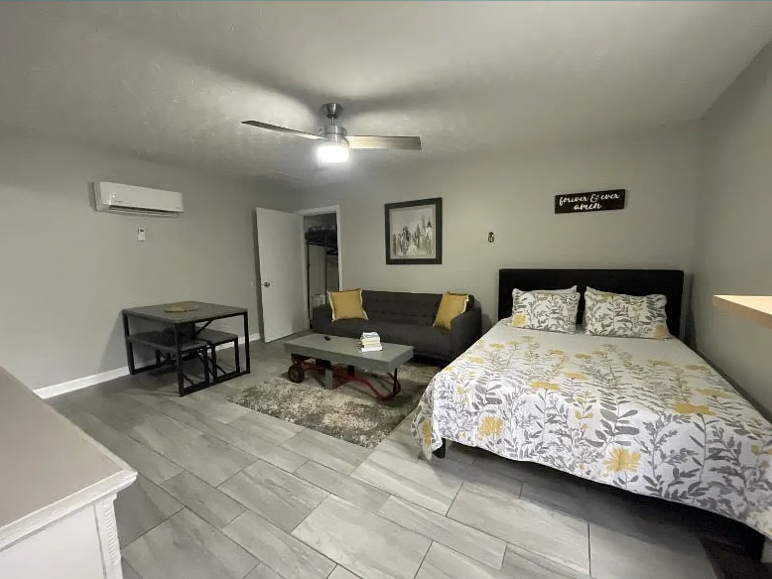 Studio, 400 sqft, $1,400 — Photo 2
