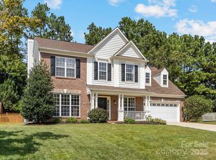 606 Meadow Lake Dr, Matthews, NC 28105