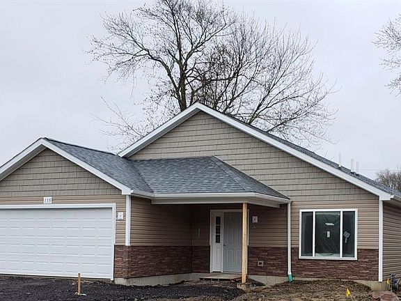 3rd image of 133 Community Dr