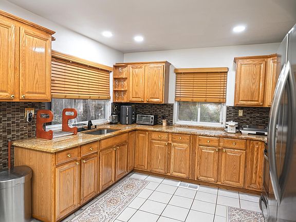 5th image of 2036 Willow St