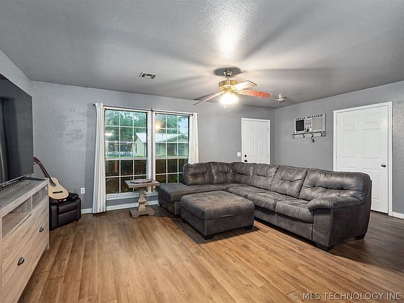 5th image of 406 SE 6th St