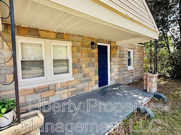 2nd image of 1628 Murchison Rd