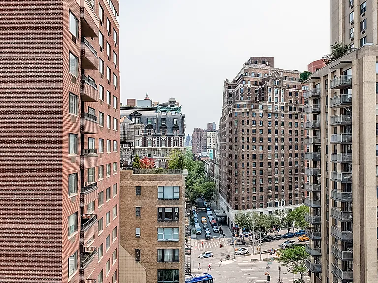 225 W 71st St #PH — Photo 18