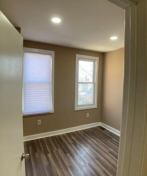 207 E Cambria St — Photo 34