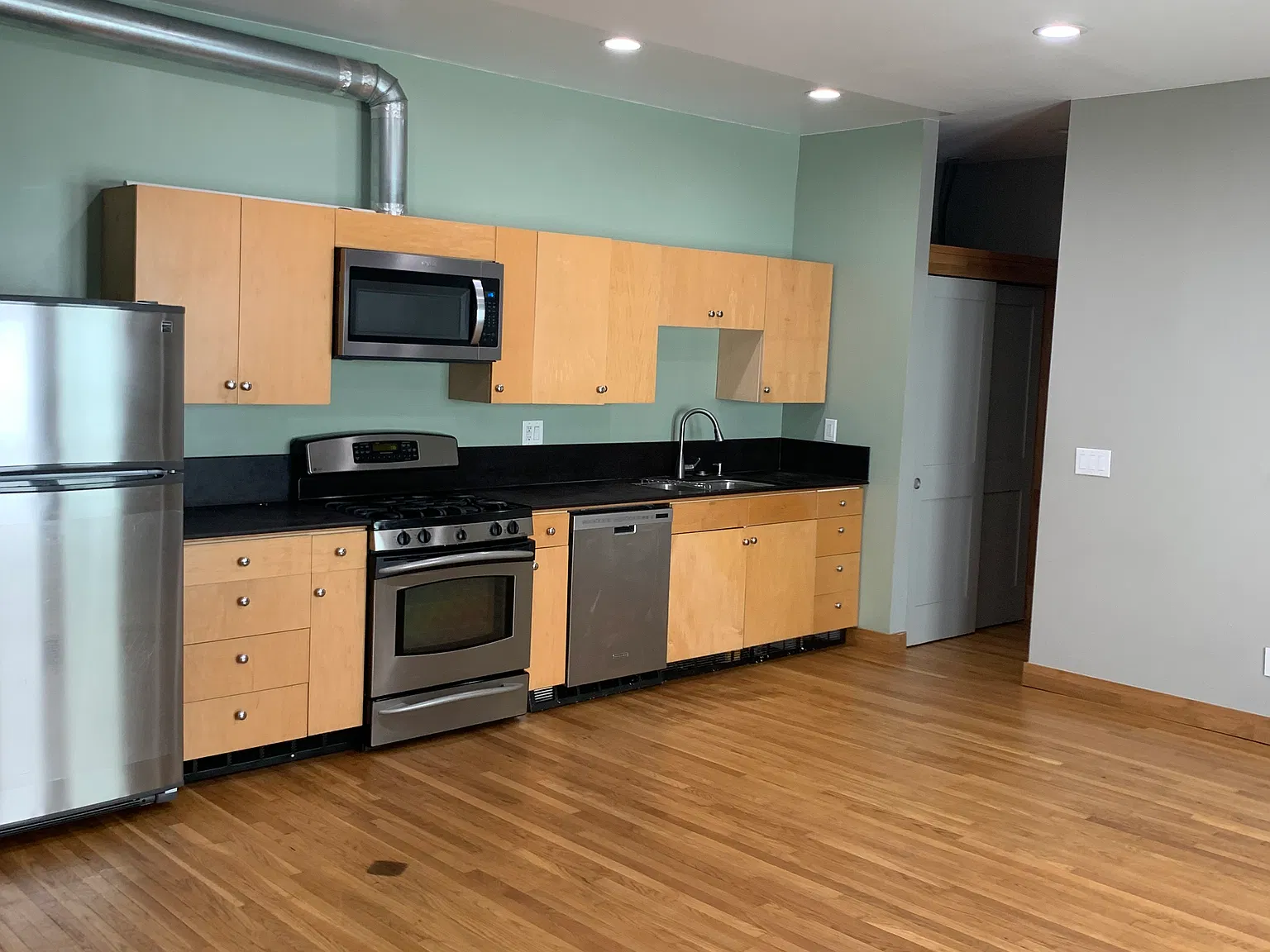 2 bed, $2,050 — Photo 1