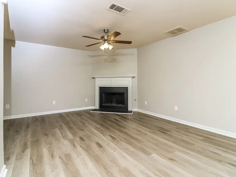 414 Hidden Creek Ct — Photo 6