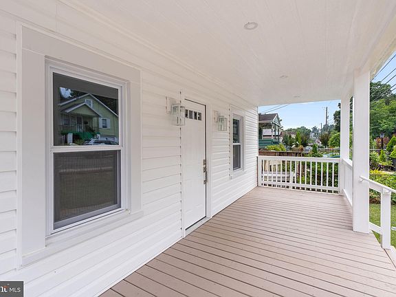 3rd image of 710 Larchmont Ave
