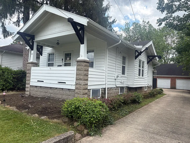 160 Talbot Dr — Photo 2