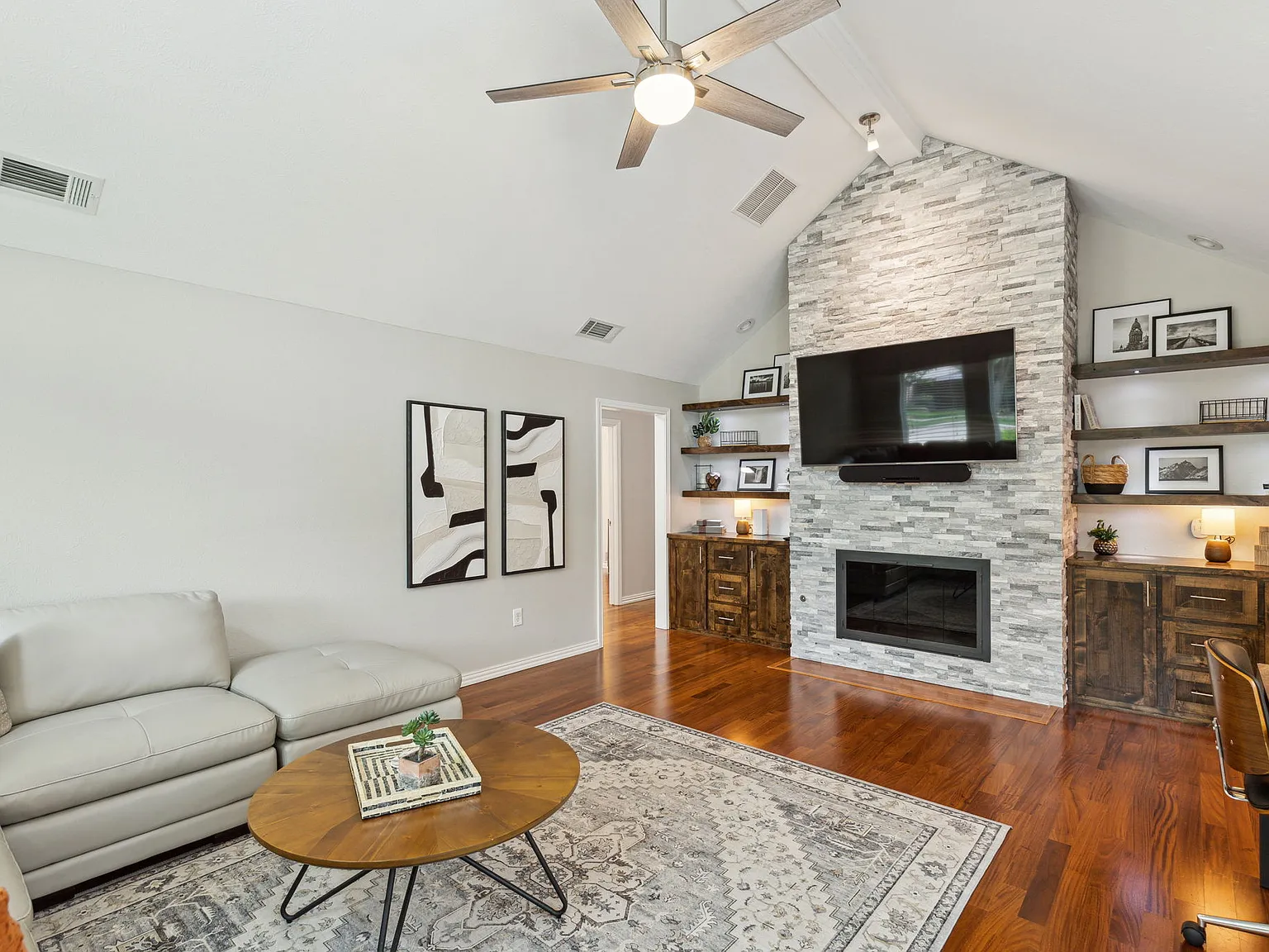 5 bed, 3079 sqft, $10,206 — Photo 4