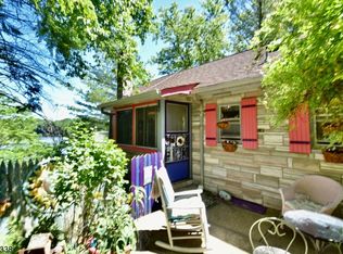 19 Seminole Trl, Oak Ridge, NJ 07438