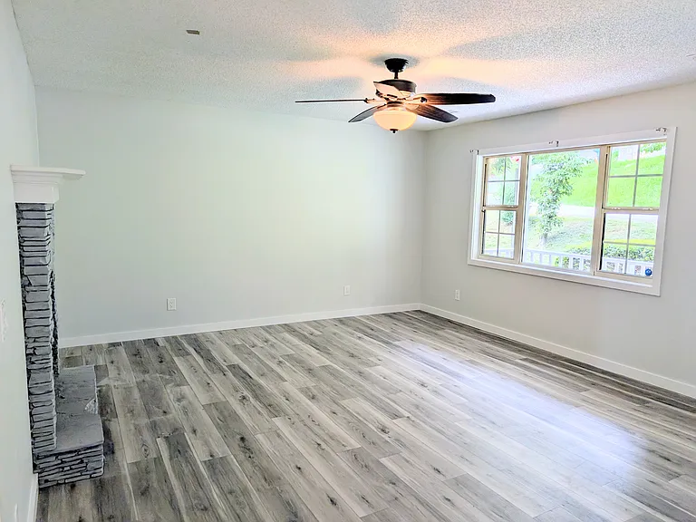 130 Hillside Dr — Photo 6