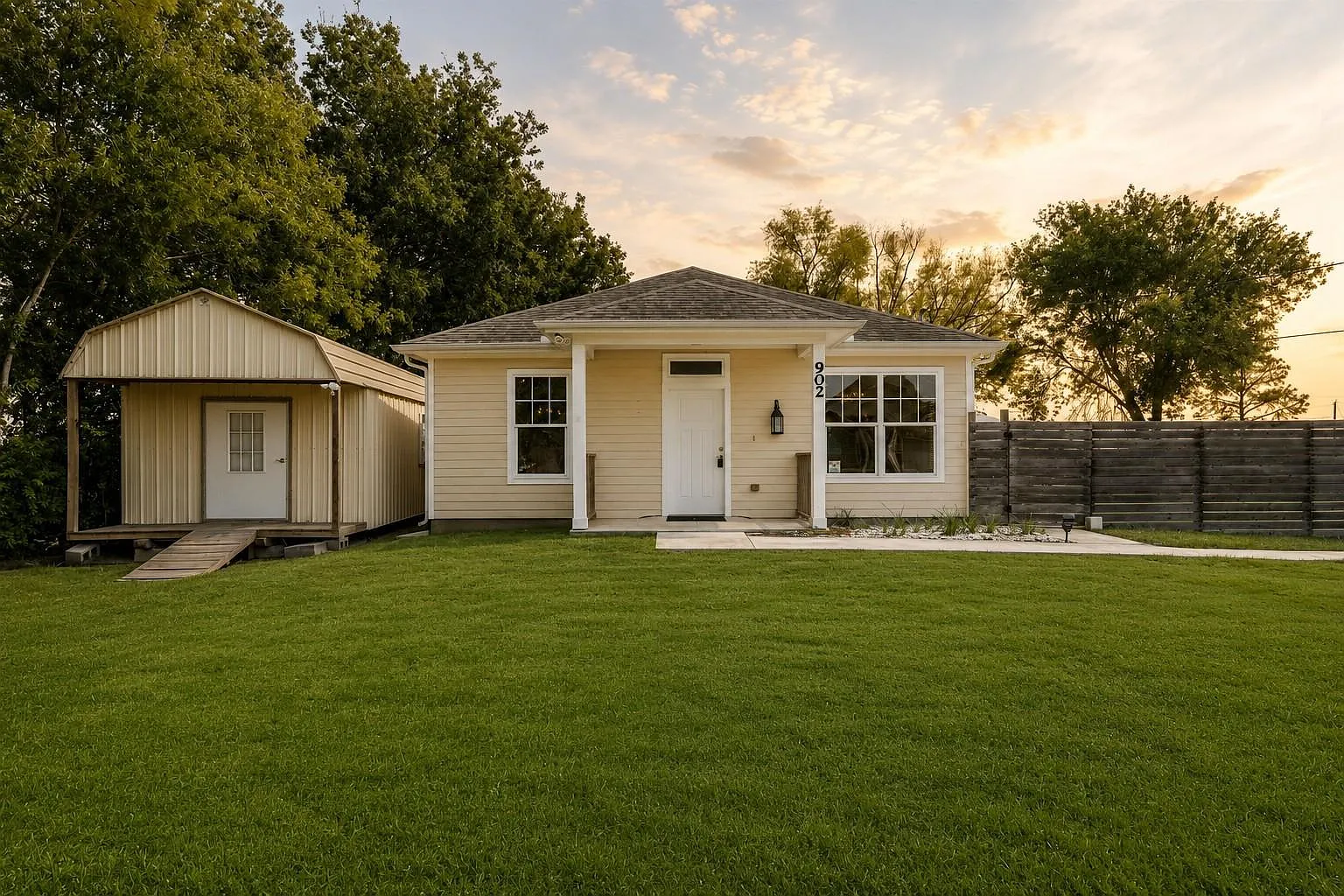 3 bed, 2.0 bath, 1508 sqft, $2,150 — Photo 1