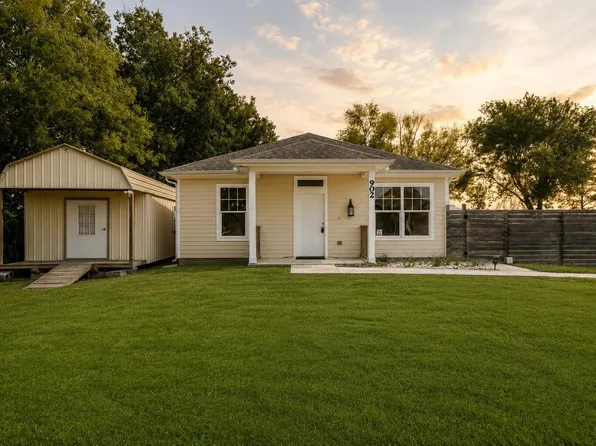 902 Virginia Ave, League City, TX 77573