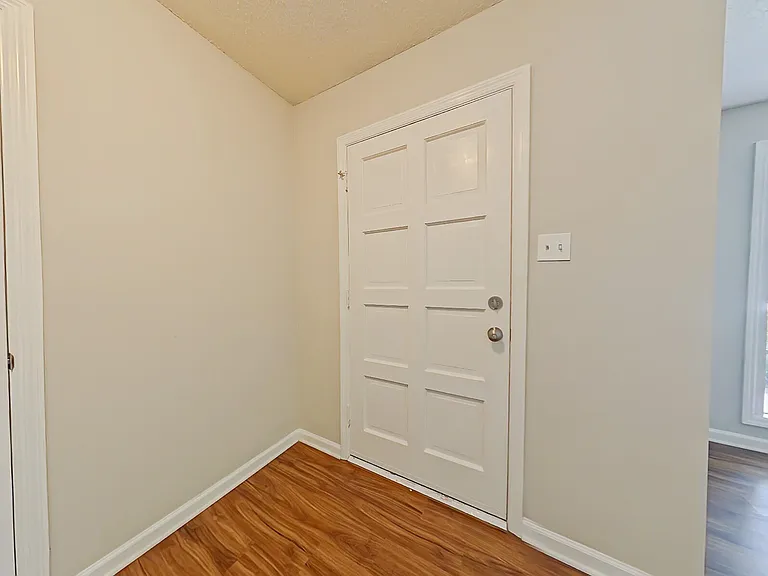 850 Brookfield Pkwy — Photo 13