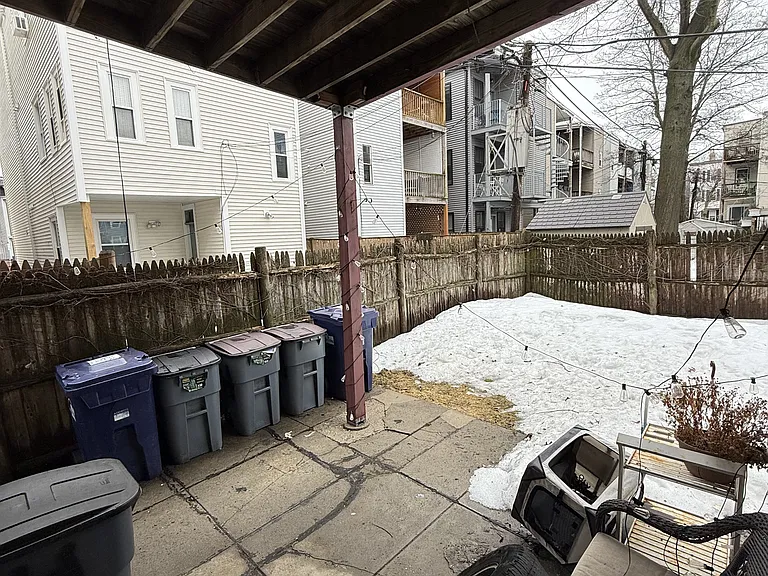 861 E 1st St #1 — Photo 11
