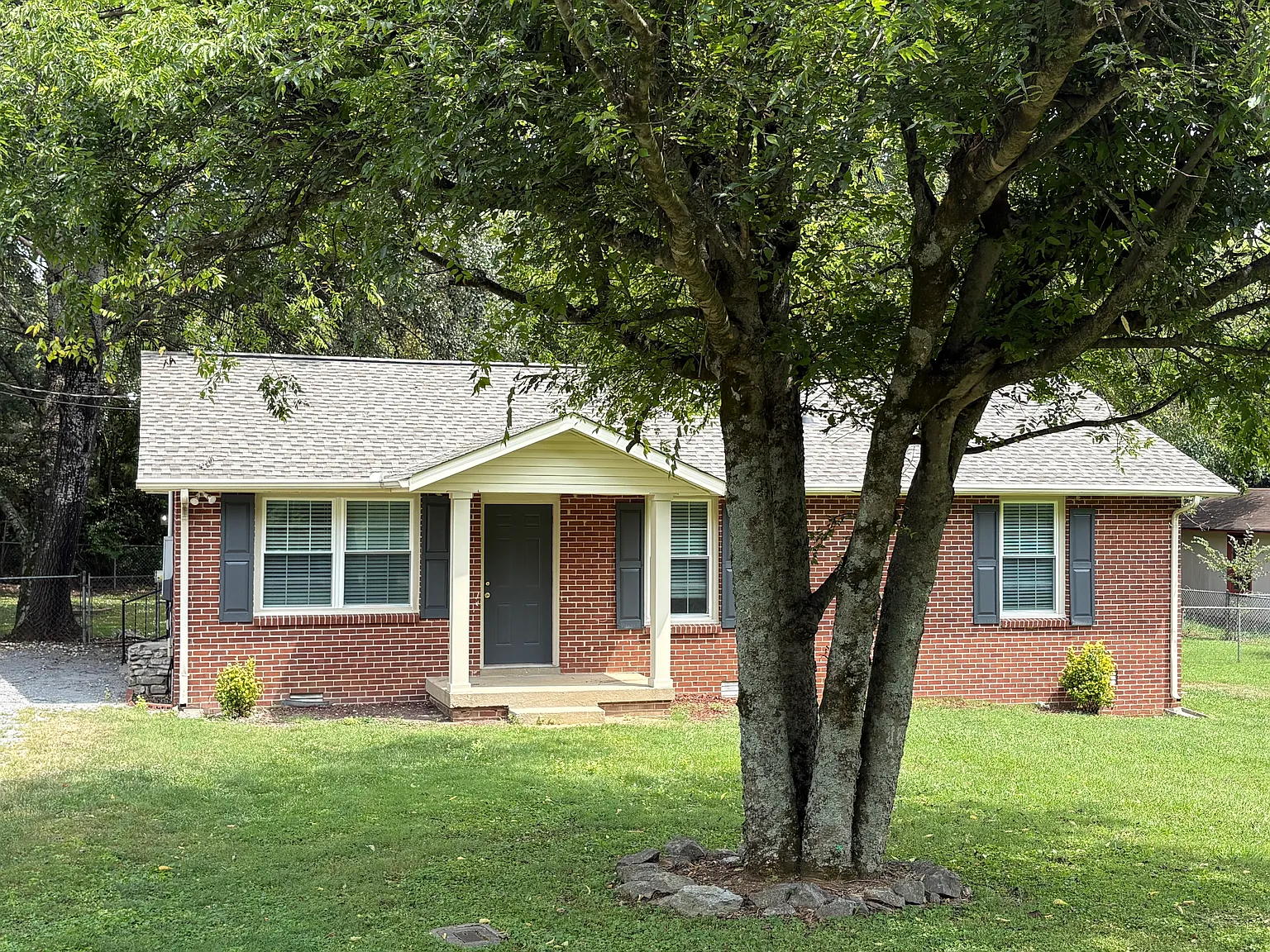 3 bed, 1.5 bath, 1100 sqft, $1,700 — Photo 1