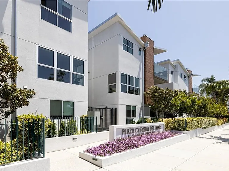 3920 Coast Hwy E — Photo 50