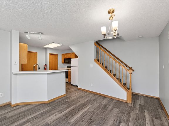 5th image of 1325 SE Delaware Ave APT 9