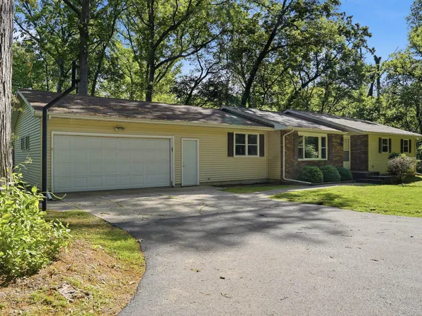 7261 S Ridge Rd, Dixon, IL 61021