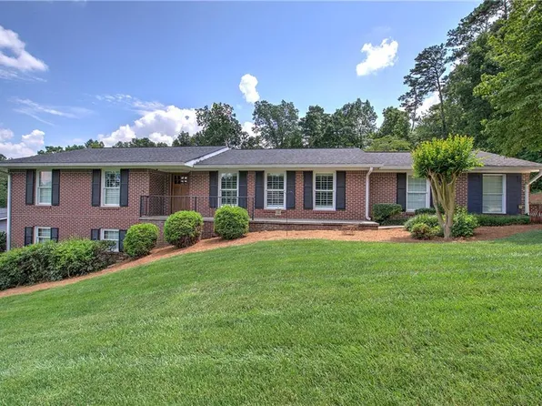 198 Hillcrest Dr, Calhoun, GA 30701