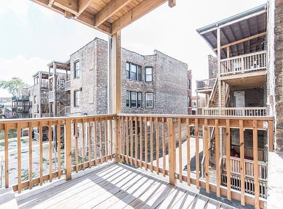 5th image of 2605 N Hamlin Ave #2F