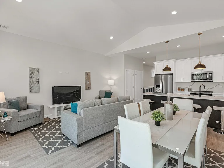 5201 S Wabash Ave #2 — Photo 5