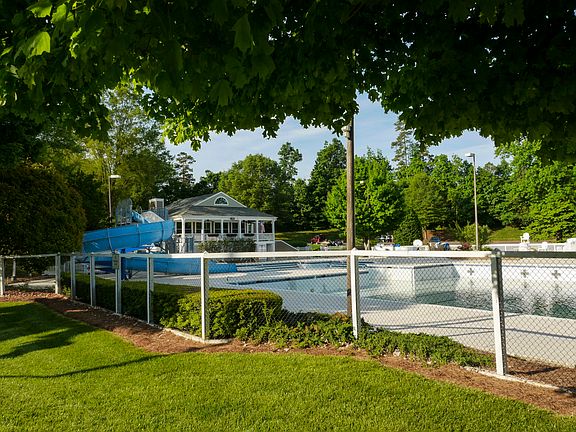 DL-Pool and Clubhouse