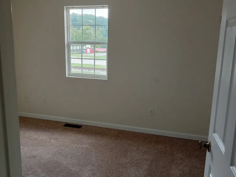 312 Kenova Ave — Photo 15